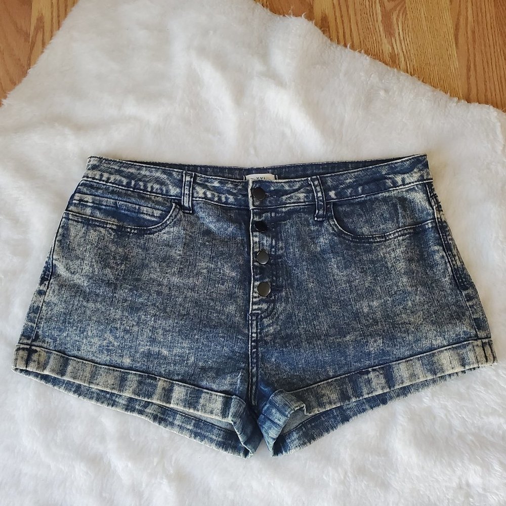 NWOT XXI PREMIUM DENIM ACID WASH SHORTS